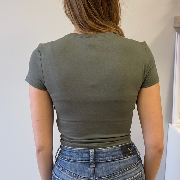 H&M crop t-shirt - Picture 3 of 3